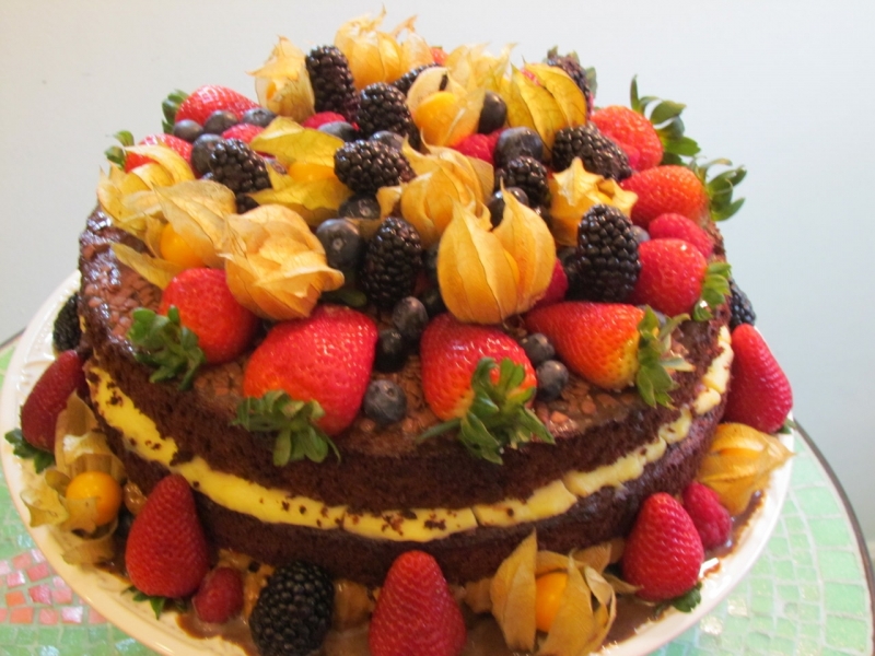 Naked Cake com Frutas Bela Vista - Naked Cake com Morangos